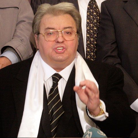 Tribunul electric Corneliu Vadim Tudor este un cameleon care se colorează în funcţie de mediul în care se află, spun psihologii