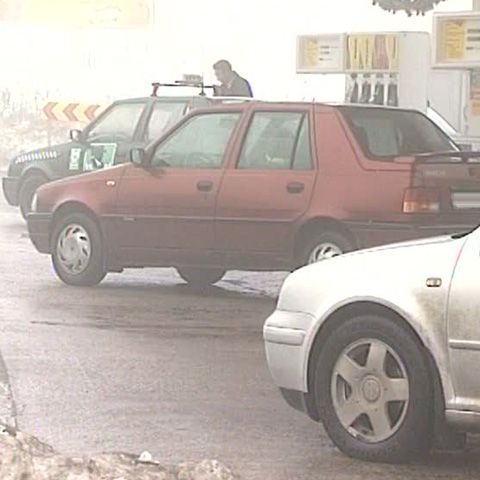 Românii o duc greu cu echiparea maşinilor pentru iarnă