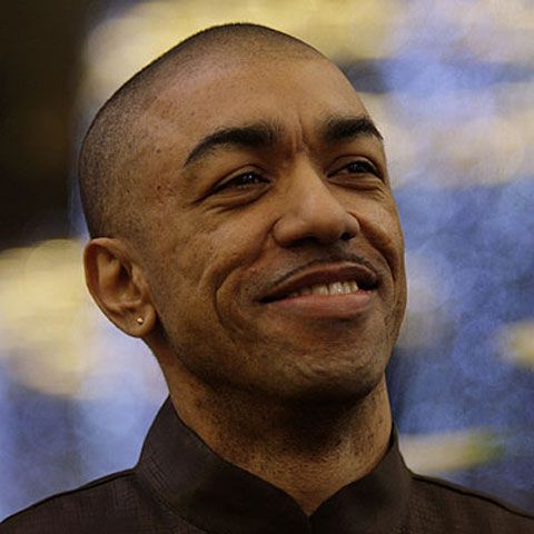 Fratele preşedintelui Obama povesteşte cum a fost bătut de către tatăl lor în copilărie