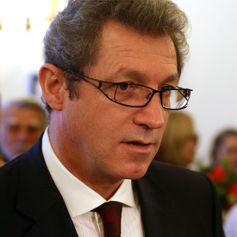 Boc spune că l-a rugat pe Streinu-Cercel să renunţe la demisia din funcţia de secretar de stat 