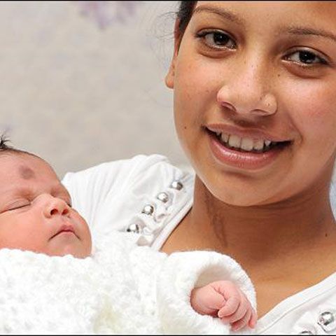 La 11 ani, mamă şi mireasă în aceeaşi zi