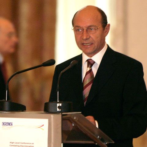 Băsescu roagă observatorii OSCE la alegeri să-şi concentreze atenţia pe secţiile din străinătate 
