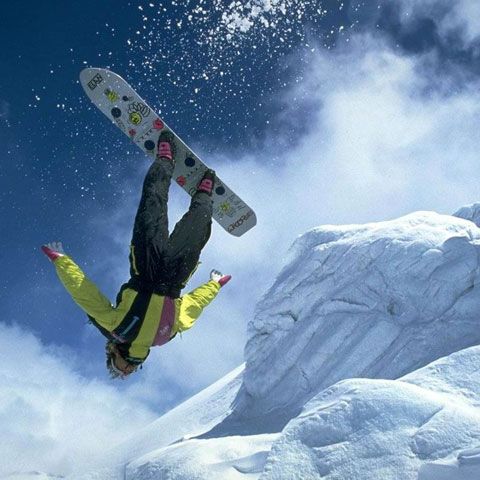 Echipa de copii de la Burton dă lecţii de snowboard oamenilor mari