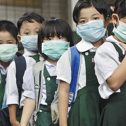 O şcoală din Arad va fi închisă după ce 19 elevi au fost confirmaţi cu gripă porcină