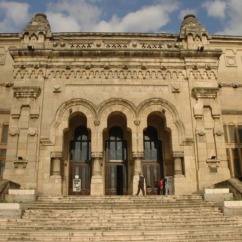 Universitatea "Dunărea de Jos" din Galaţi îşi suspendă cursurile de teama gripei noi