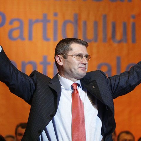 Ce a uitat premierul Negoiţă să-şi treacă în biografie