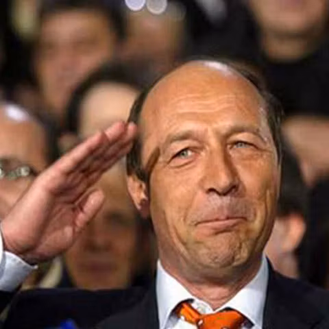 Băsescu, la cârma "navei România": Am încredere în echipaj, aveţi şi voi încredere în comandantul ei