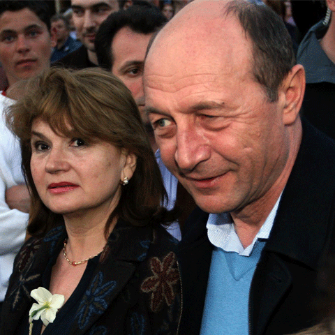 Băsescu către soţia sa: "Maria! Maria! Come on!"