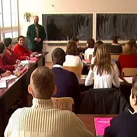 Profesorii vor să intre în vacanţă zece zile, în perioada alegerilor