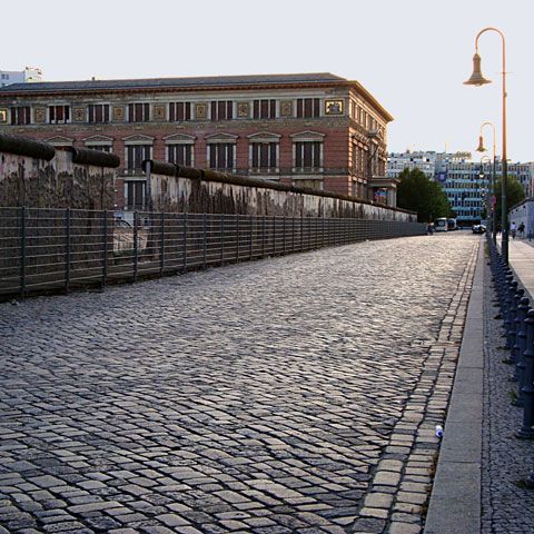 CORTINA DE FIER - după 20 de ani: Istoria Zidului Berlinului - GALERIE FOTO