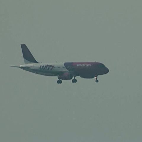 300 de români au rămas blocaţi mai mult de o zi în Roma, din cauza unei defecţiuni la avion