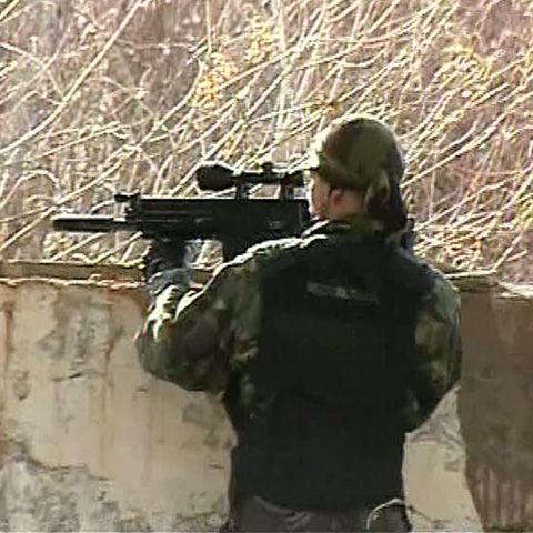Românii se înghesuie a airsoft, ultima modă în materie de relaxare