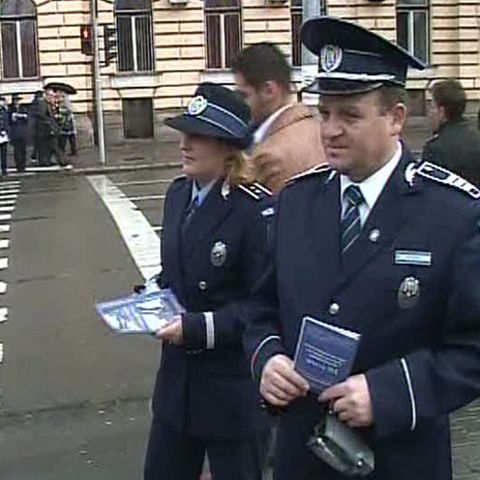 Poliţia i-a învăţat pe clujeni de ce nu trebuie să voteze de două ori