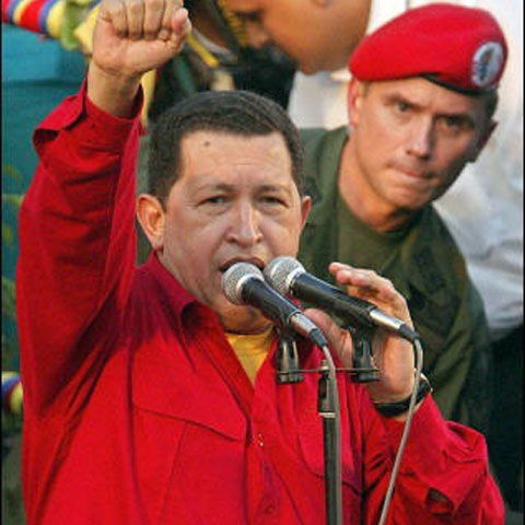Hugo Chavez le cere militarilor şi civililor să se pregătească de război