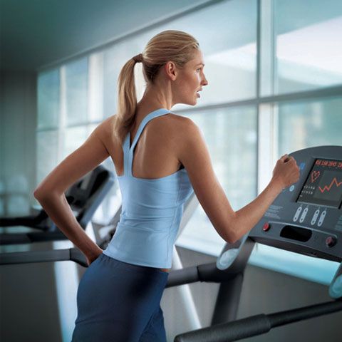 Prea multe exerciţii fizice ar putea reduce fertilitatea femeilor