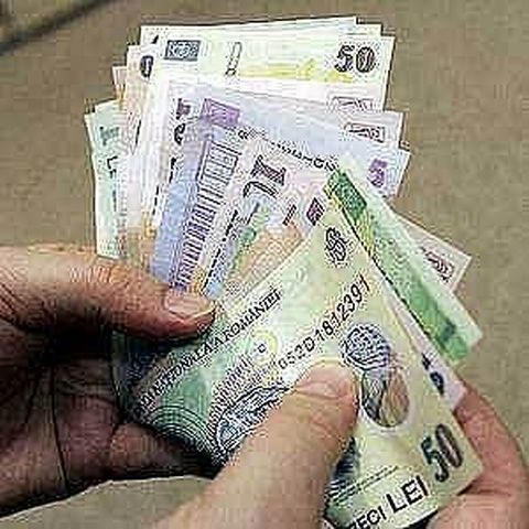 Bugetarii din administraţia publică vor avea 5 zile de concediu fără plată luna asta şi alte 5 zile luna viitoare