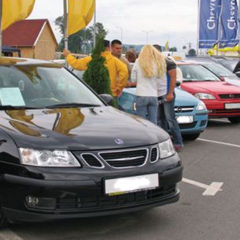 Numărul autoturismelor noi înscrise în circulaţie în octombrie, mai mic cu 65% decât anul trecut
