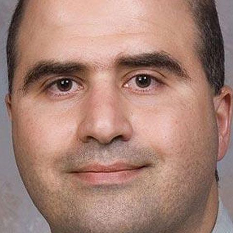 Maiorul Nidal, Malik Hasan, autorul atacului de la Fort Hood, a ieşit din comă
