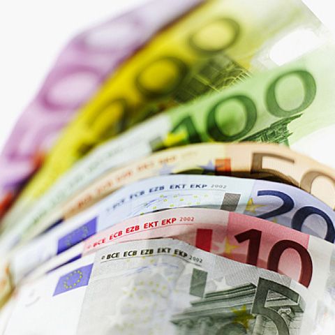 Statul are probleme tot mai mari cu plata pensiilor şi a salariilor