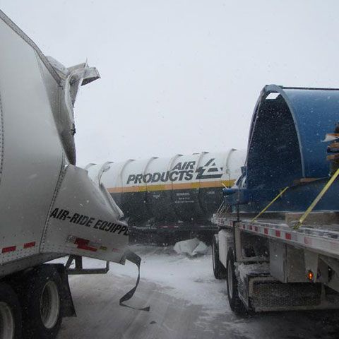 Accident în lanţ pe o autostradă în Statele Unite - VEZI IMAGINI