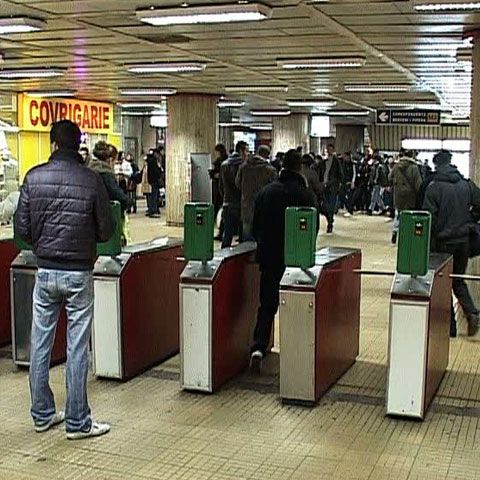 Circa 200 de angajaţi Metrorex au protestat la Guvern, ameninţând cu grevă generală pe 17 noiembrie
