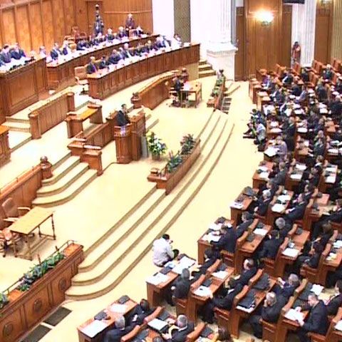 Guvernul Boc 2 poate trimite Parlamentului proiectul de buget pe 2010, au decis deputaţii
