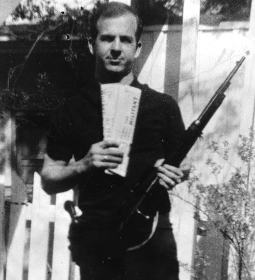 Fotografia lui Lee Harvey Oswald nu este un fals