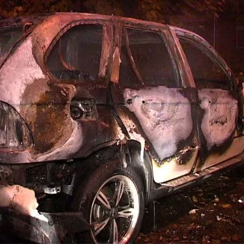 Un autoturism a ars ca o torţă într-o parcare din Timişoara 