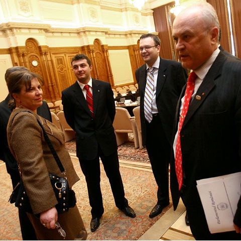 Comisia de Apărare solicită aprobarea preşedintelui Traian Băsescu privind audierea lui Degeratu