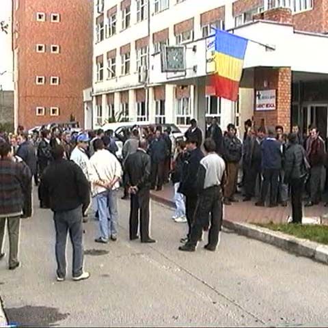 Peste 200 de sindicalişti din energie au protestat în toată ţara
