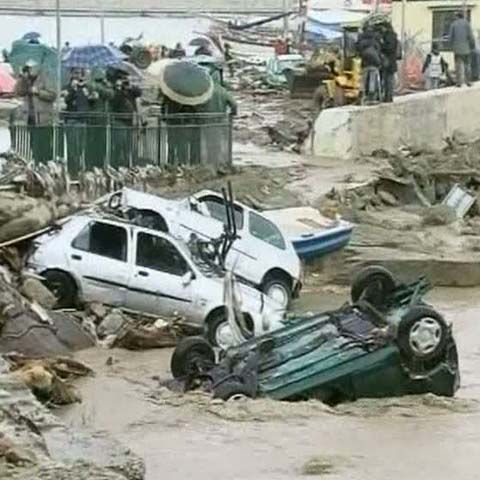 O tânără a murit şi 20 de persoane au fost rănite în urma unei alunecări de teren din Italia