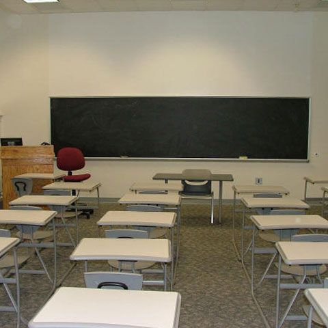 O elevă de la un liceu din Bistriţa a căzut de la etajul doi al şcolii