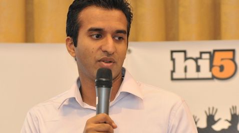 Naşul Hi5 la Bucureşti: \"Am 400 de prieteni pe Hi5 şi vreo 200 pe Facebook\"