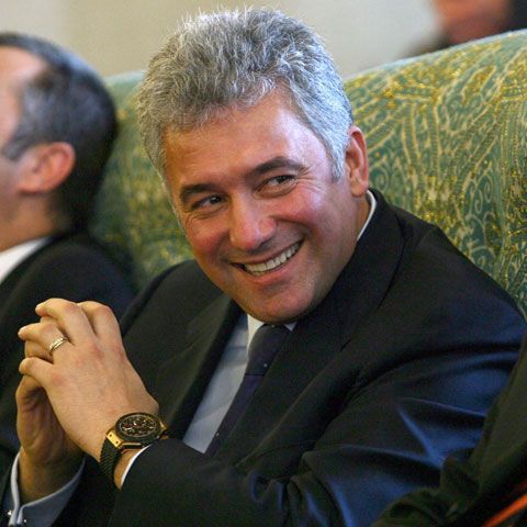 Adriean Videanu precizează că nici el, nici membrii familiei nu au conturi în străinătate