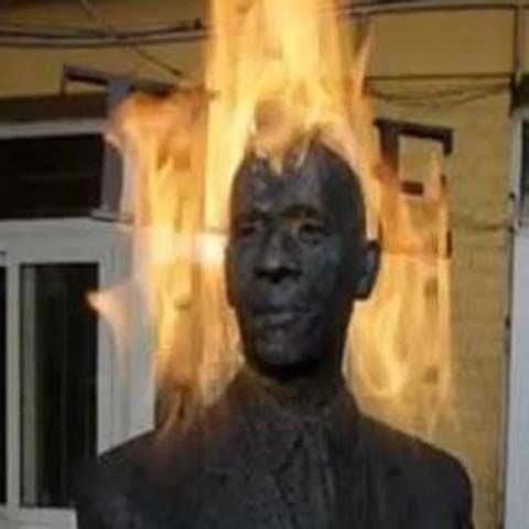 Un chinez a realizat o sculptură cu Obama care ia foc - VEZI VIDEO