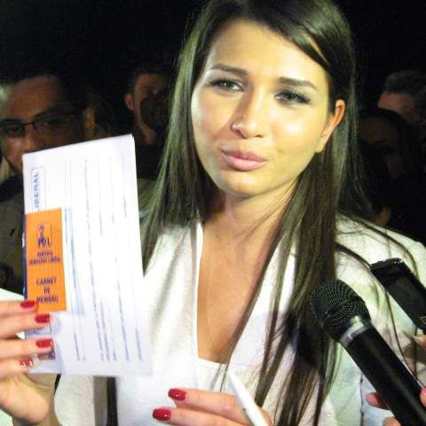 Gardianul: Turism electoral în vară pentru Elena Băsescu, comandat de BPN al PD-L 