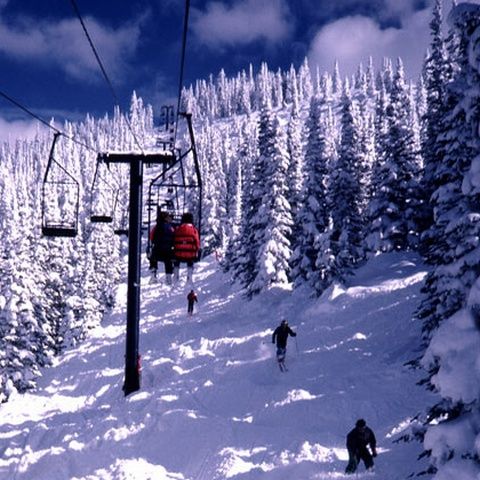 Pachete turistice mai ieftine de sărbătorile de iarnă şi turişti cu 10% mai puţini decât anul trecut