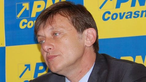 Antonescu: Băsescu şi Geoană îşi aruncă file de dosare, înregistrări şi ameninţări 