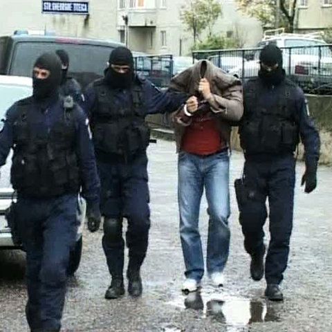 Fostul avocat al lui Penescu şi complicii săi l-au ameninţat  pe un om de afaceri piteştean că îl aruncă în lac