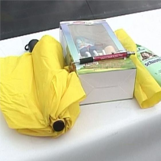 Pacheţele care ar fi trebuit împărţite copiilor în cadrul unei campanii de informare au fost oprite de angajaţii DSP Olt