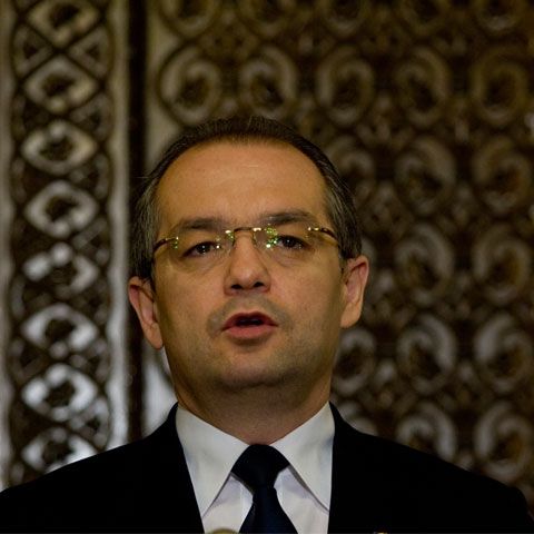 Boc: Guvernul nu are alternativă la concediul fără plată, Legea a trecut de Parlament şi de CCR