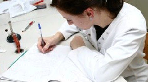 Universităţile de medicină din România câştigă anual milioane de euro de pe urma studenţilor străini