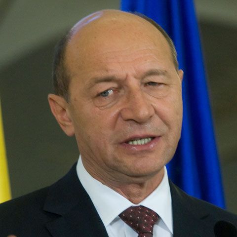 Băsescu: Mă surprinde comportamentul lui Geoană care parcă ar fi deja în turul doi