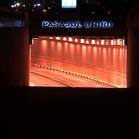 Un şofer care circula cu viteză, a provocat un accident în Pasajul Unirii din Capitală 