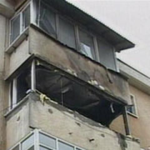 O garsonieră din Făgăraş a fost grav afectată de o explozie urmată de un incendiu