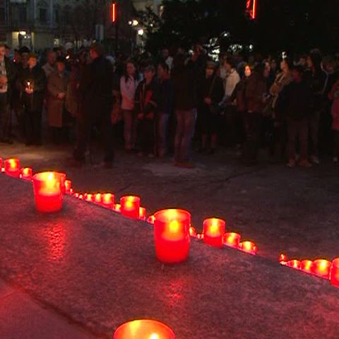 Sute de lumânări au fost aprinse în semn de solidaritate cu cei săraci