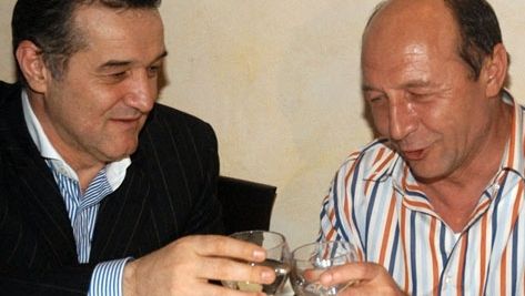 CAMPANIE PE NET: Băsescu vs. Paraziţii, Geoană la matrimoniale