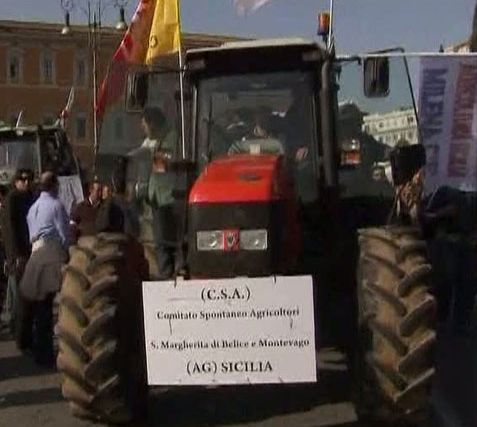 Mii de fermieri au protestat luni la Roma faţă de actualele politici agricole
