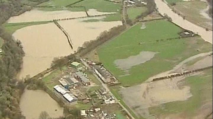 Două persoane au murit, iar o alta a fost dată dispărută în urma inundaţiilor din Marea Britanie