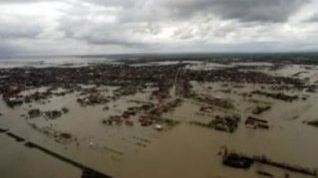 100 de persoane şi-au pierdut viaţa în inundaţiile din Arabia Saudită